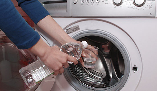 از بین بردن کپک ماشین لباسشویی با سرکه