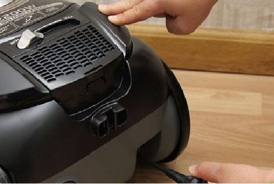بیش از اندازه باز کردن سیم برق جاروبرقی